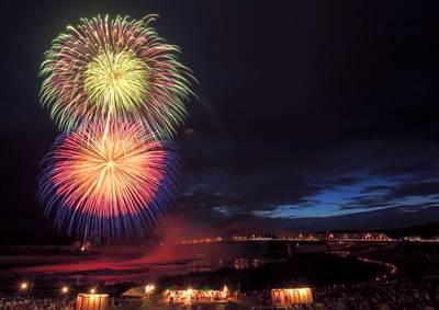 夜空に開く自慢の大輪