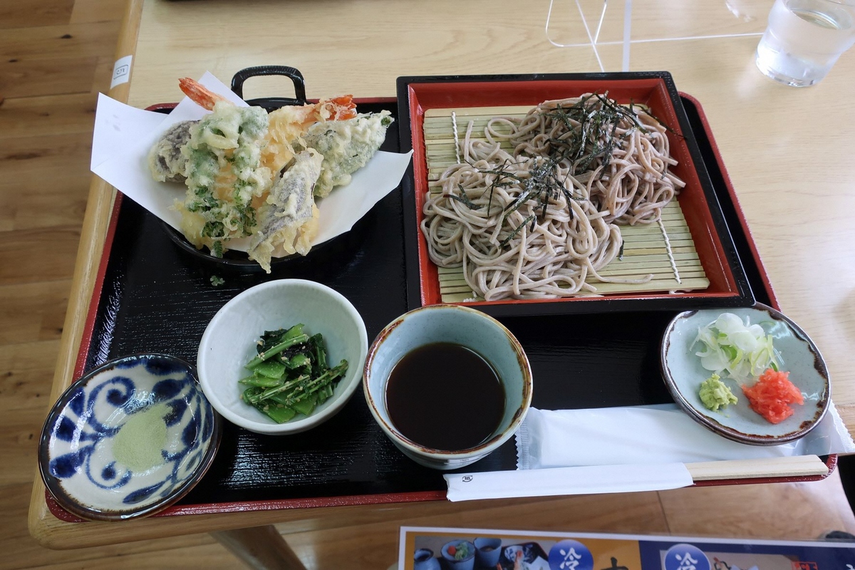 「いわいどり海老天二色ざる蕎麦」