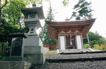 菅公夫人の墓